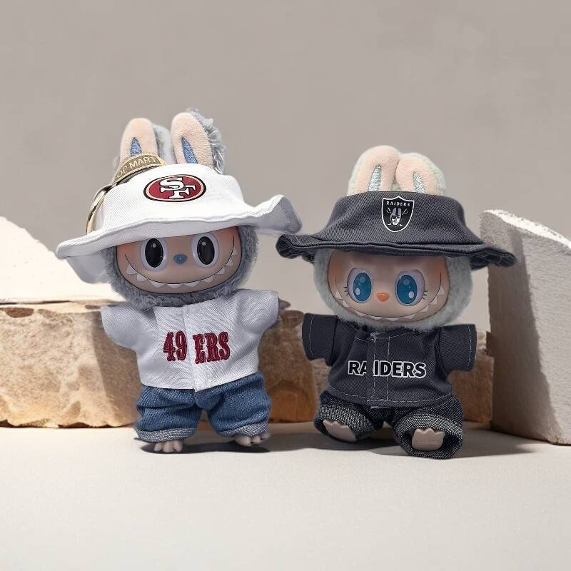 Labubu is wearing a pendant La - đánh giá và giá Streetwear Brand Keychain